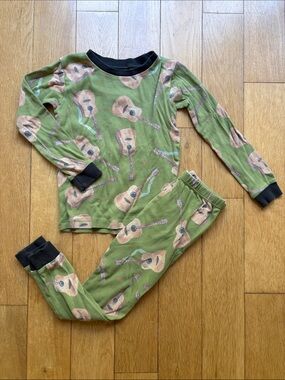 🎸Burt’s Bees Kids Green Guitar-Print Pajama Set with Black Trim